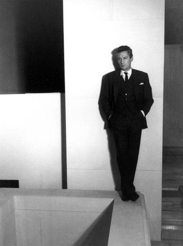 Actor peter finch filming - actor,